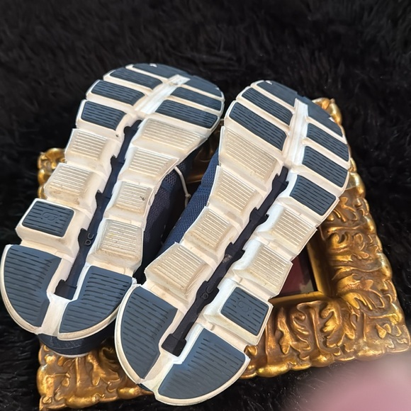 ON Sneakers. Blue size 9 - Picture 6 of 6